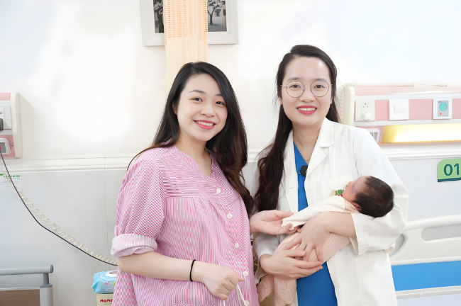 Bác sĩ Dương đồng hành cùng chị Thảo Nhi trên hành trình vượt qua lạc nội mạc tử cung để đón con yêu.