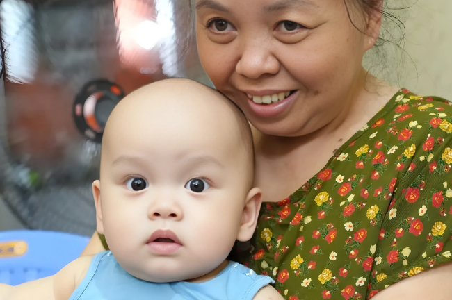 Em bé thứ 2 - bé Nam Phong của chị Nga cũng ra đời sau lần chuyển phôi tiếp theo.