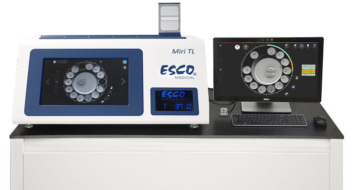 Tủ nuôi cấy theo dõi liên tục Timelapse và màn hình theo dõi được sử dụng tại Trung tâm IVF Hồng Ngọc