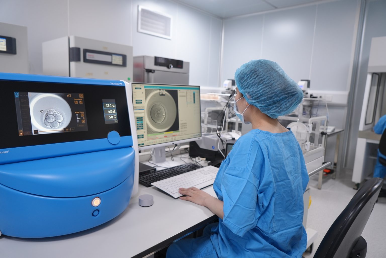 Phòng lab IVF Hồng Ngọc ứng dụng công nghệ Timelapse trong nuôi cấy phôi